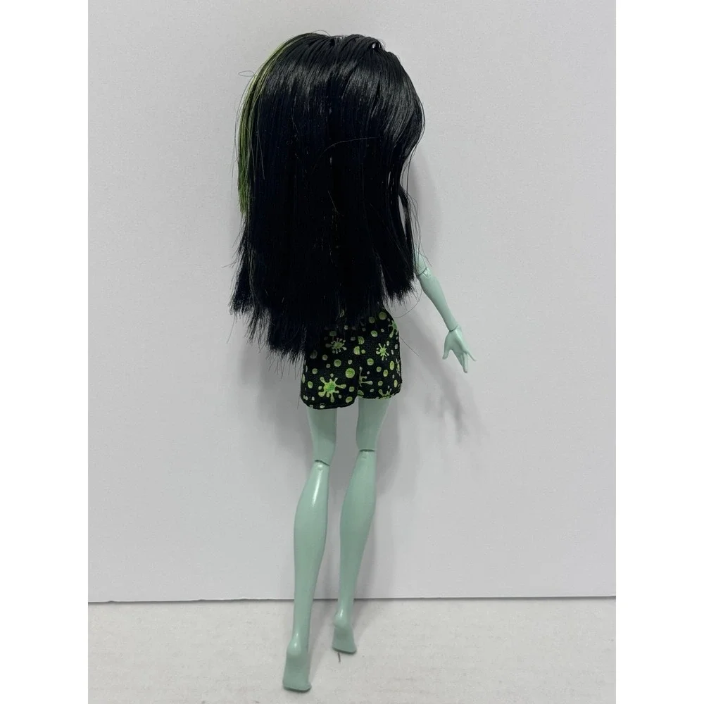 Monster High Ghoul Fair Scarah Screams Doll fashion doll toy with dress
